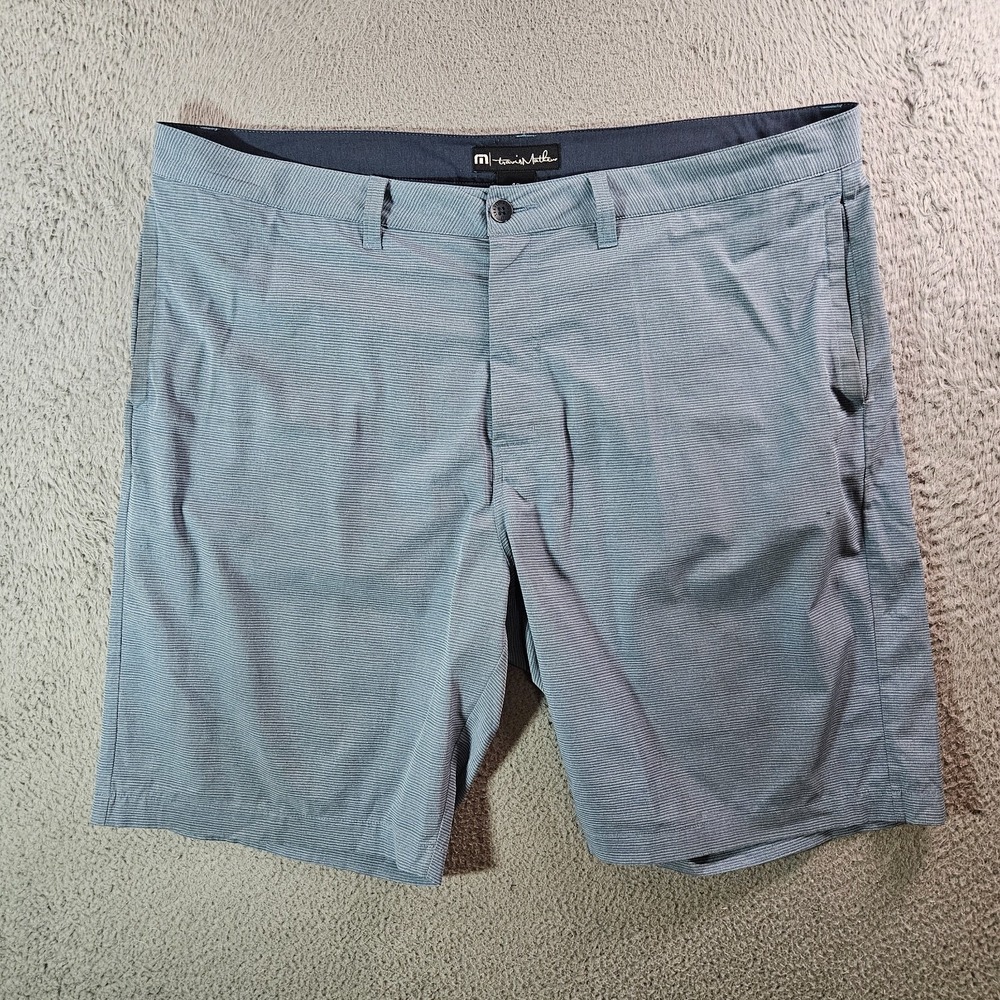 Travis Mathew Shorts Men 40 Flat Front Poly Blend Blue Striped